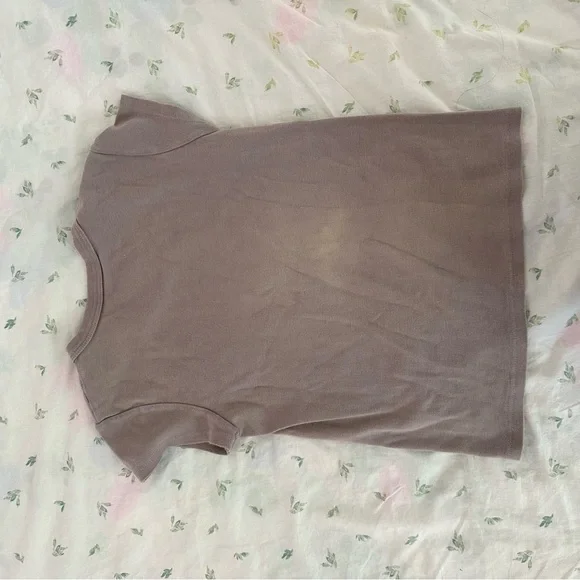 Brandy Melville Tshirt - Picture 6 of 6